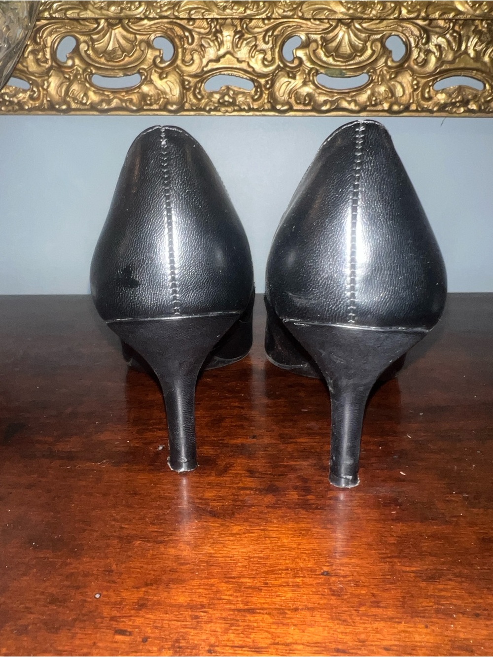 East 5th Black Pointed Toe Pumps - Picture 3 of 5